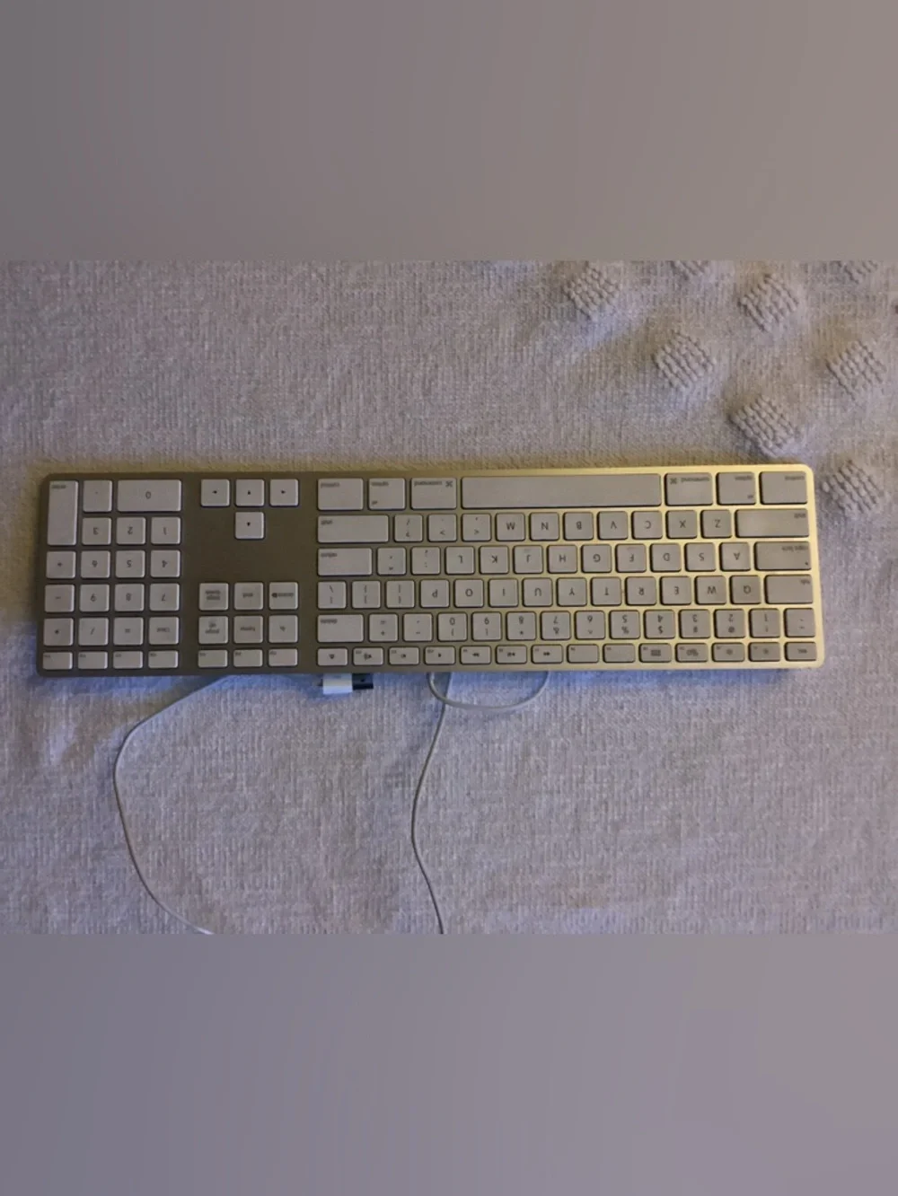 APPLE Silver Wireless Rechargeable Bluetooth Keyboard w/ Numeric Keypad